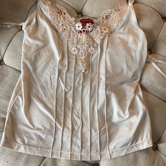 Light pink camisole - Picture 3 of 5